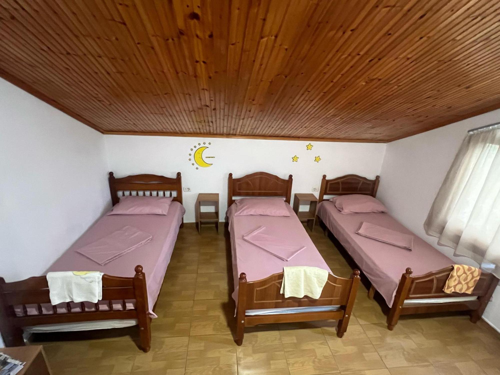 Happy Corner Guest House Shkodër Exteriör bild